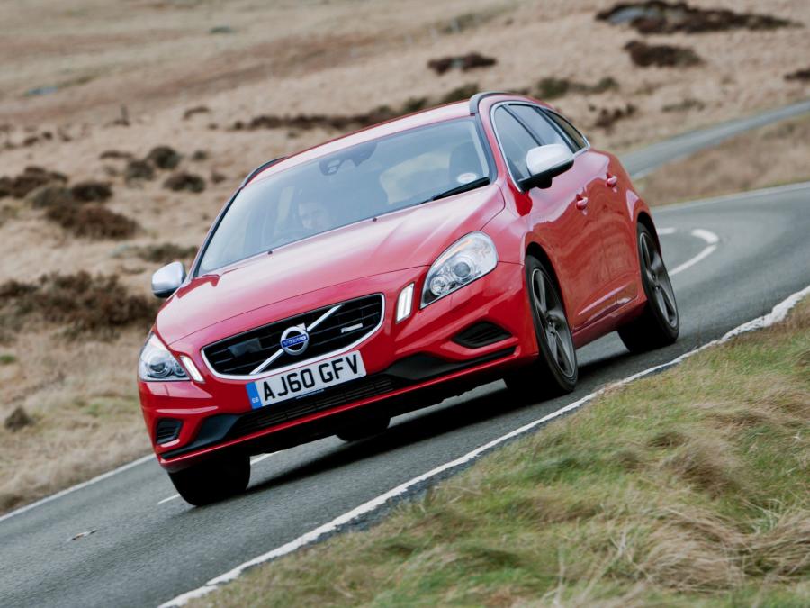  Volvo V60 R-Design 2010 года  (UK) (фото 5 из 15)